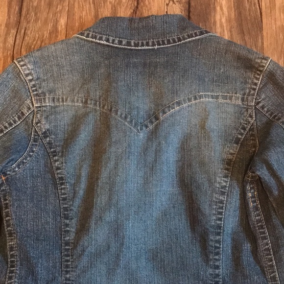 BRODY Medium Wash Denim Fitted Jean Jacket - Picture 6 of 11